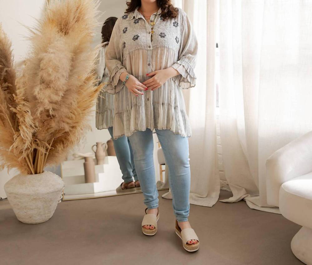 NEW YOUNG THREADS mexican embroidery blouse gathered waist shirt in grey - Picture 2 of 5